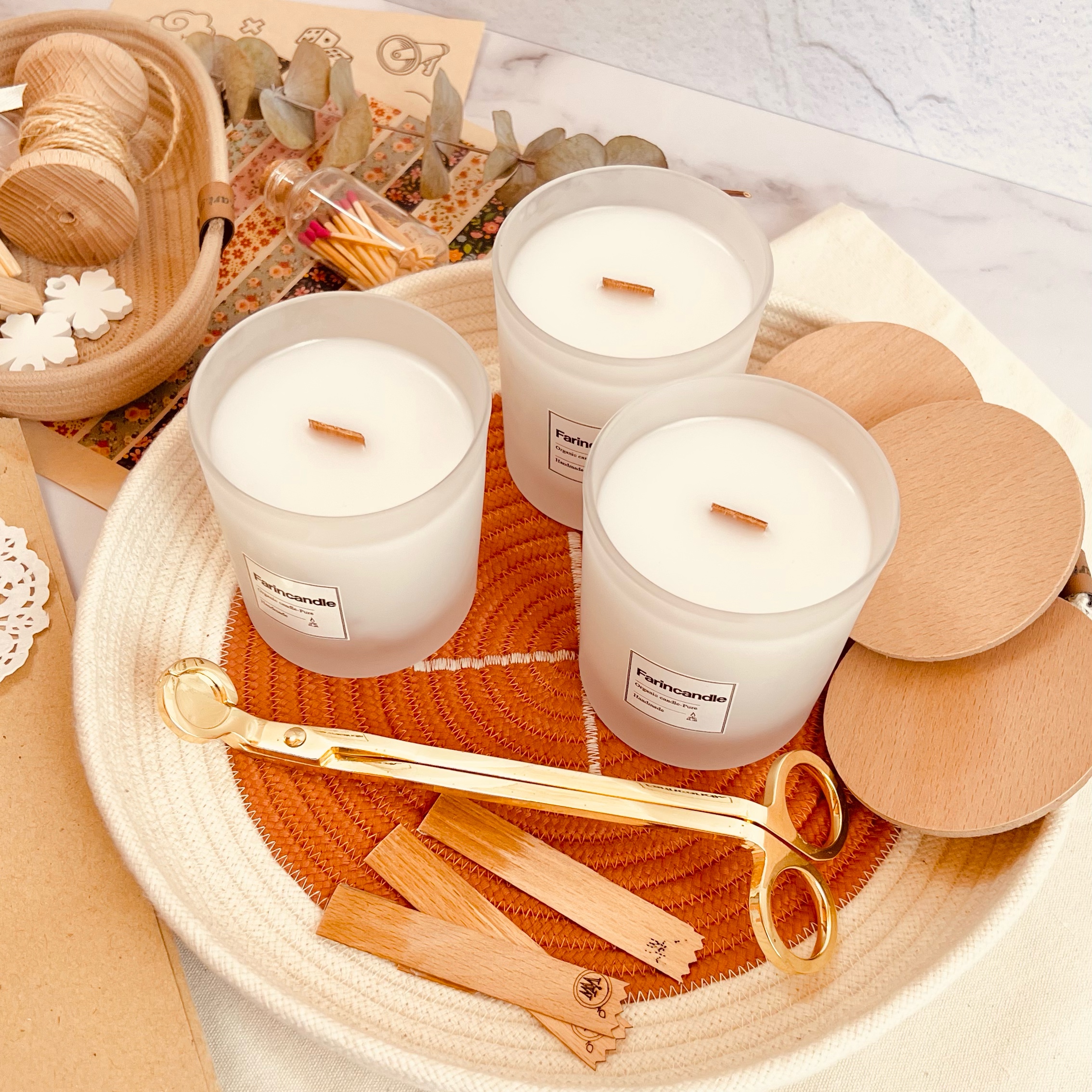 شمع معطر با درب چوبی؛ گیاهی