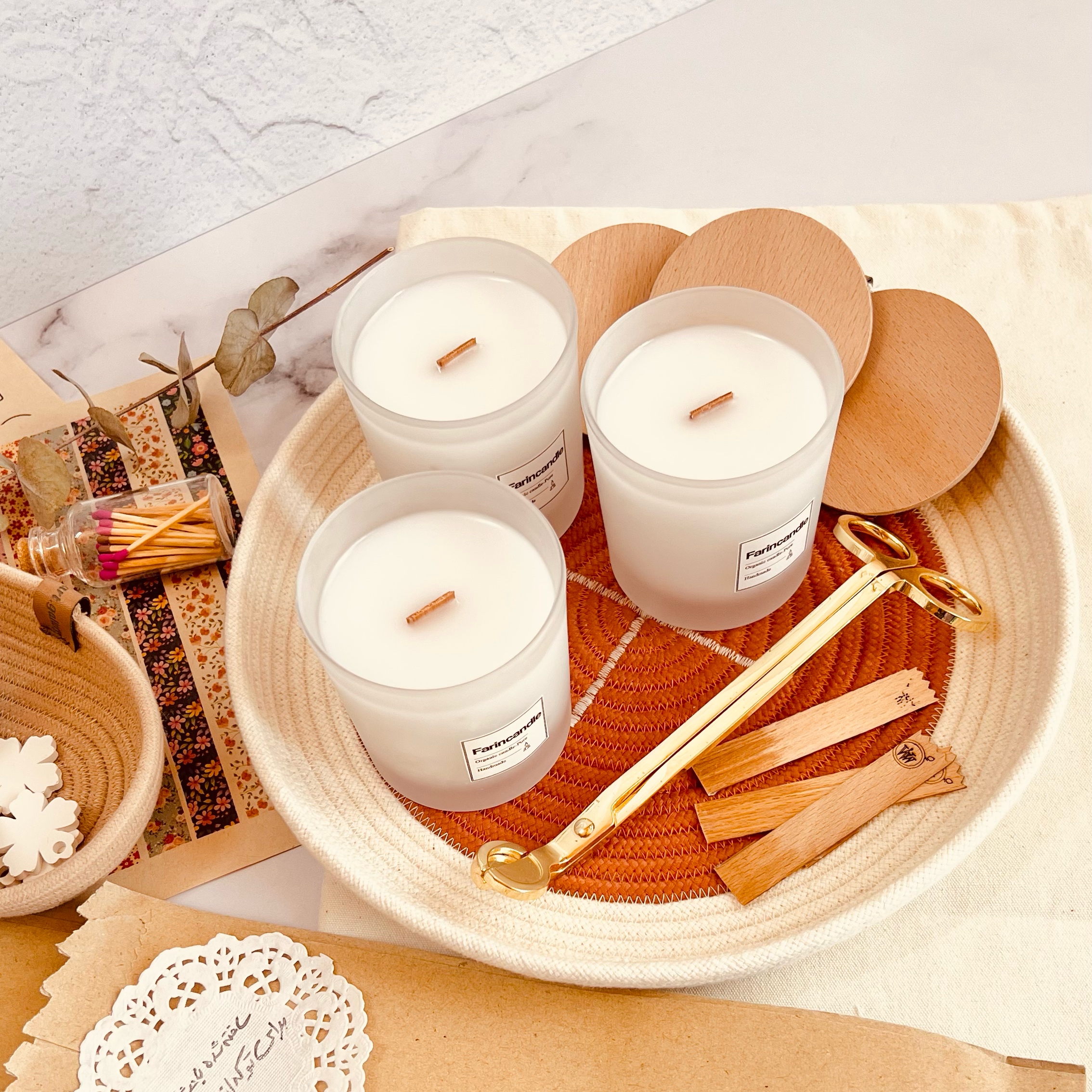 شمع معطر با درب چوبی؛ گیاهی